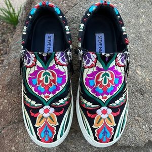 Steve Madden Embroidered Shoes Size 5.5